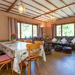 Spacious With Large Garden Tatil Evi Schoppen