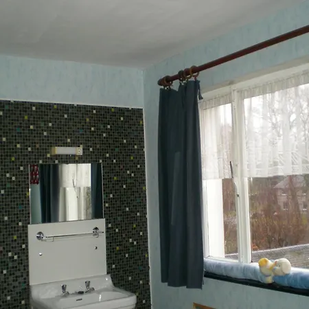 Spacious With Large Garden בית נופש