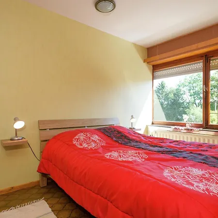 Spacious With Large Garden בית נופש