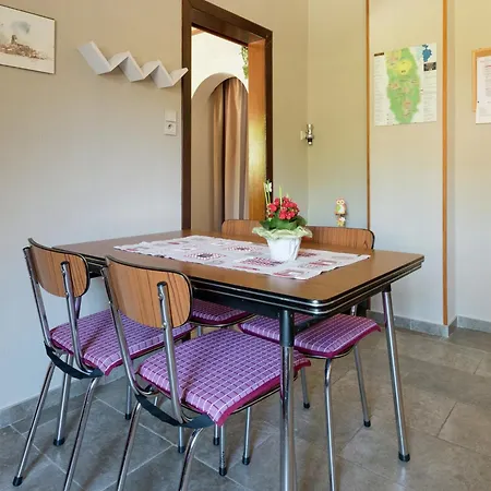 בית נופש Spacious With Large Garden *