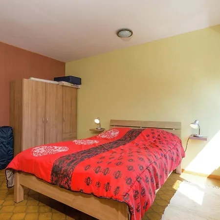 בית נופש Spacious With Large Garden