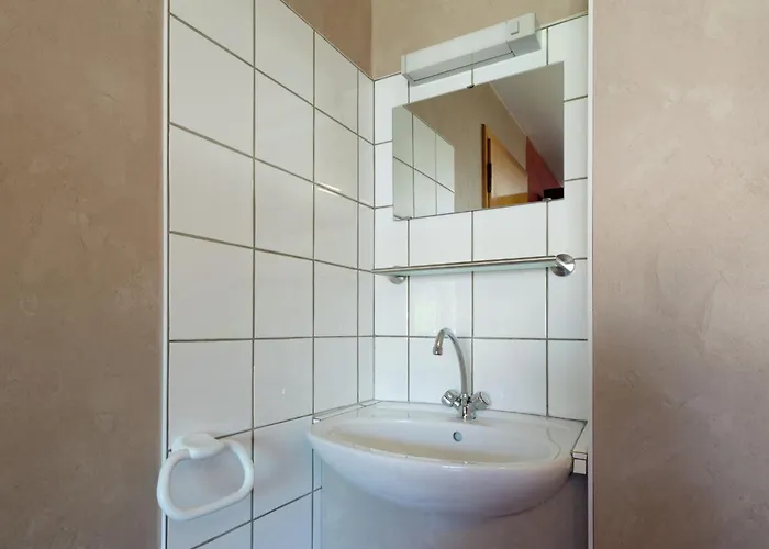 Spacious With Large Garden Holiday home *